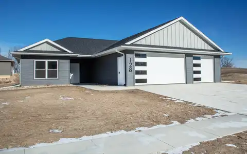 128 Red Fox Trail, Waverly, IA 50677