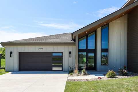 3910 Keagles Crossing, Cedar Falls, IA 50613
