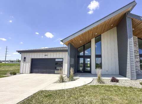 4010 Keagles Crossing, Cedar Falls, IA 50613