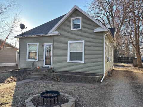 521 Nash Street, Aplington, IA 50604