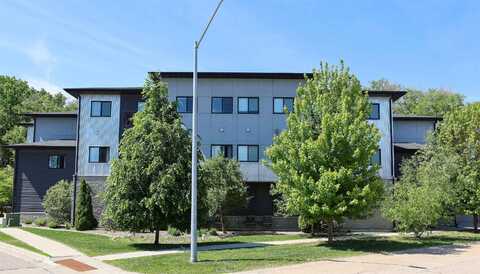 221 E 5th Street, Cedar Falls, IA 50613