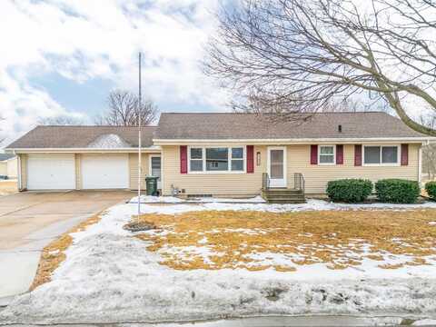 105 Oregon Road, Cedar Falls, IA 50613