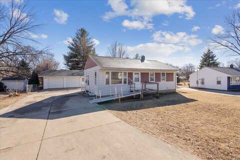 113 Jackie Avenue, Elk Run Heights, IA 50707