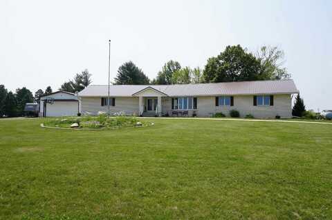 2602 Wandering Acres Drive, Charles City, IA 50616