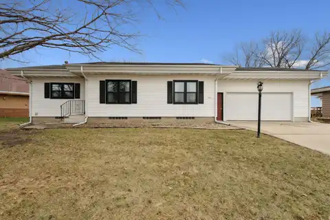 104 Sunset Drive, Hudson, IA 50643