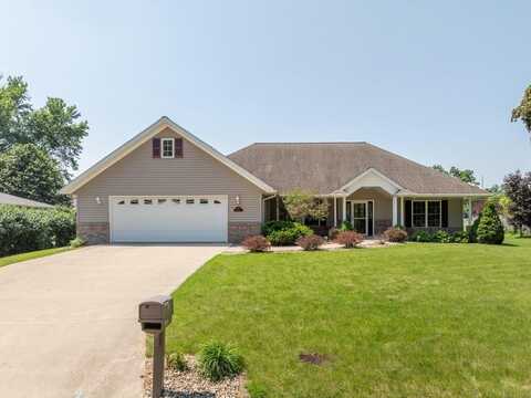 212 Cedar Circle, Charles City, IA 50616
