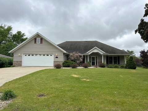 212 Cedar Circle, Charles City, IA 50616