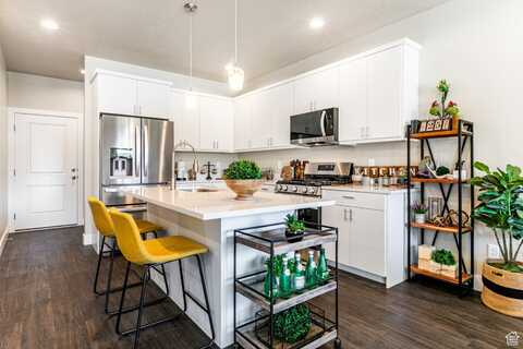 733 E BOGART S, Midvale, UT 84047