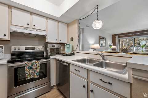 987 E CREEK HILL, Midvale, UT 84047