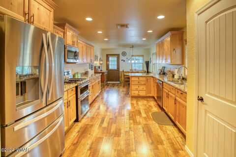 640 S Mountain Pines Avenue, Show Low, AZ 85901