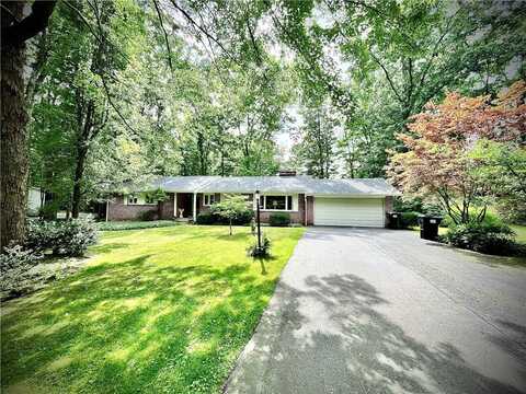 720 Dogwood Ln, Hermitage, PA 16148
