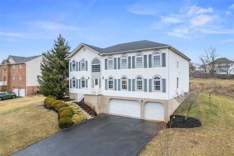 23 Giant Oak Dr, Economy, PA 15005