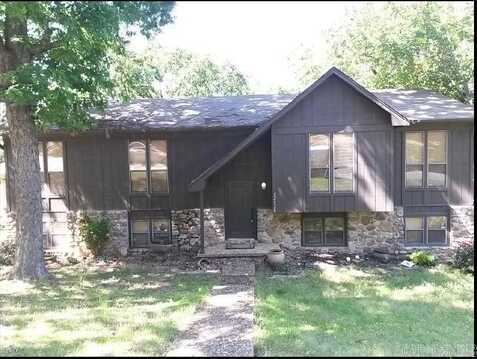 12124 Shawnee Forest Drive, Little Rock, AR 72212