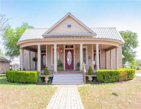 207 W. Carter Street, Beeville, TX 78102