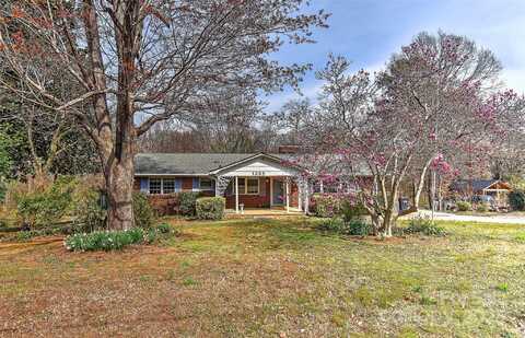 1235 Robinhood Circle, Charlotte, NC 28227