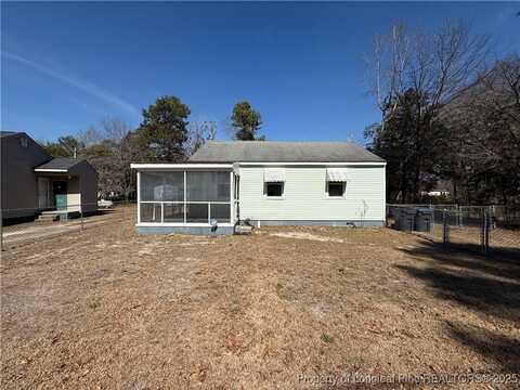 507 E 5th Avenue, Raeford, NC 28376