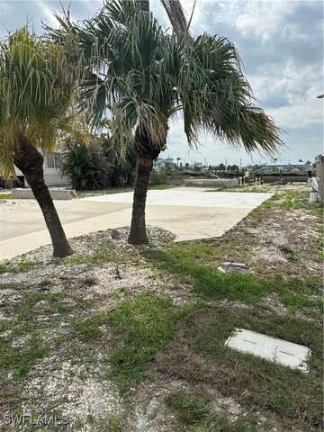 829 Oak Street, Fort Myers Beach, FL 33931