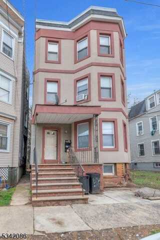 82 S 13th St, Newark, NJ 07107