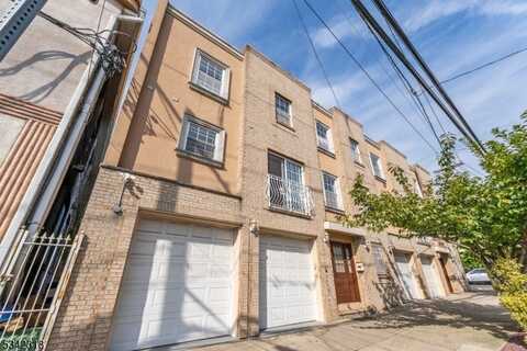 35 Clark St, Newark, NJ 07104