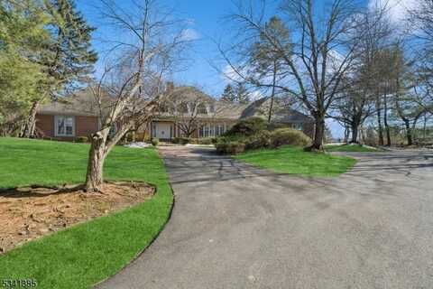 7 Chestnut Hill Rd, North Caldwell, NJ 07006