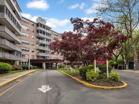 530 Valley Rd, Montclair, NJ 07043