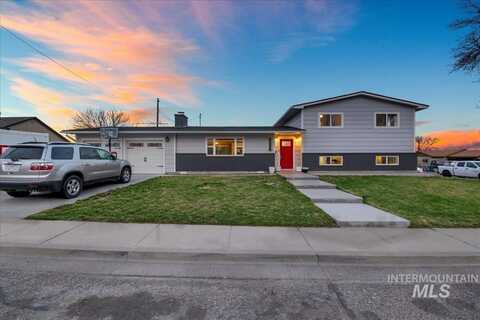 1920 N 6th E, Mountain Home, ID 83647