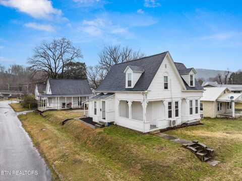 303 Carter Ave, Harriman, TN 37748