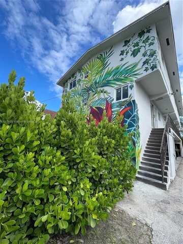 560 NW 1st St, Miami, FL 33128