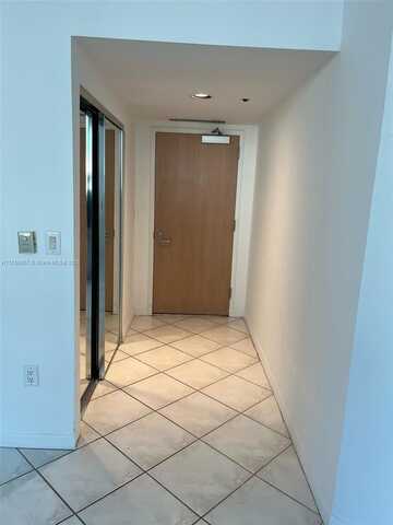 16400 Collins Ave, Sunny Isles Beach, FL 33160