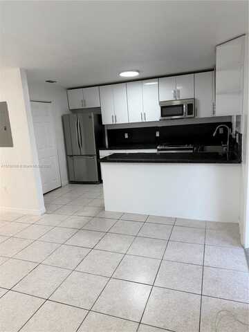 925 SW 8th St, Hallandale Beach, FL 33009