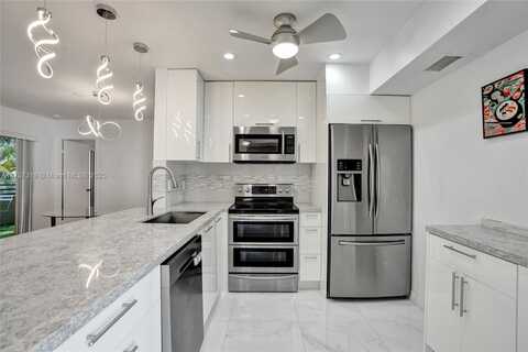 9850 NW 3rd St, Plantation, FL 33324
