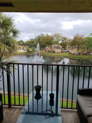 301 Palm Way, Pembroke Pines, FL 33025