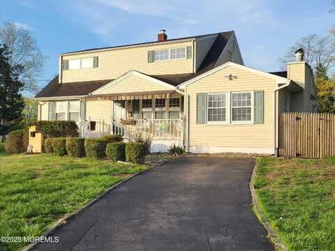 4 Lloyd Place, Oakhurst, NJ 07755
