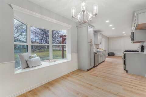 245 E Malone Avenue, Crowley, TX 76036