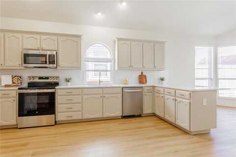 12833 Farmington Drive, Fort Worth, TX 76244