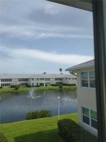 830 Lake Orchid Circle, Vero Beach, FL 32962