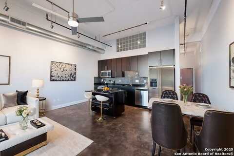 831 S Flores St, San Antonio, TX 78204