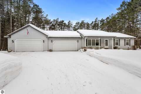 9136 Evergreen Drive, Traverse City, MI 49684