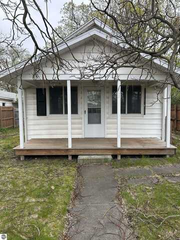 425 Barlow Street, Traverse City, MI 49686