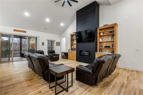 12400 Wildwood DR, Rogers, AR 72756