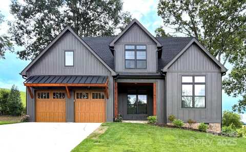 304 Mavrick Drive, Mills River, NC 28759