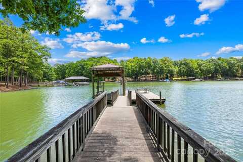 228 Wildwood Cove Drive, Mooresville, NC 28117