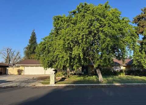 5657 Colonial Avenue N, Fresno, CA 93704