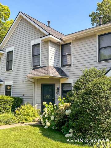 120 Elizabeth St, Saugatuck, MI 49453
