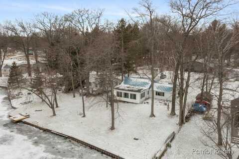 1122 Woodland Drive, White Cloud, MI 49349