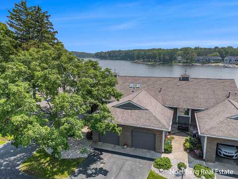 606 Edgewater Court, Spring Lake, MI 49456
