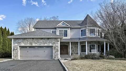 24 Crane Ave, Bloomingdale, NJ 07403