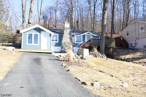 4 Log Cabin Ter, Sparta, NJ 07871