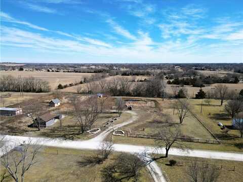 32947 Manor Road, Paola, KS 66071
