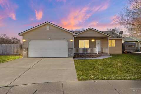 1379 NW Withrow Ct, Mountain Home, ID 83647